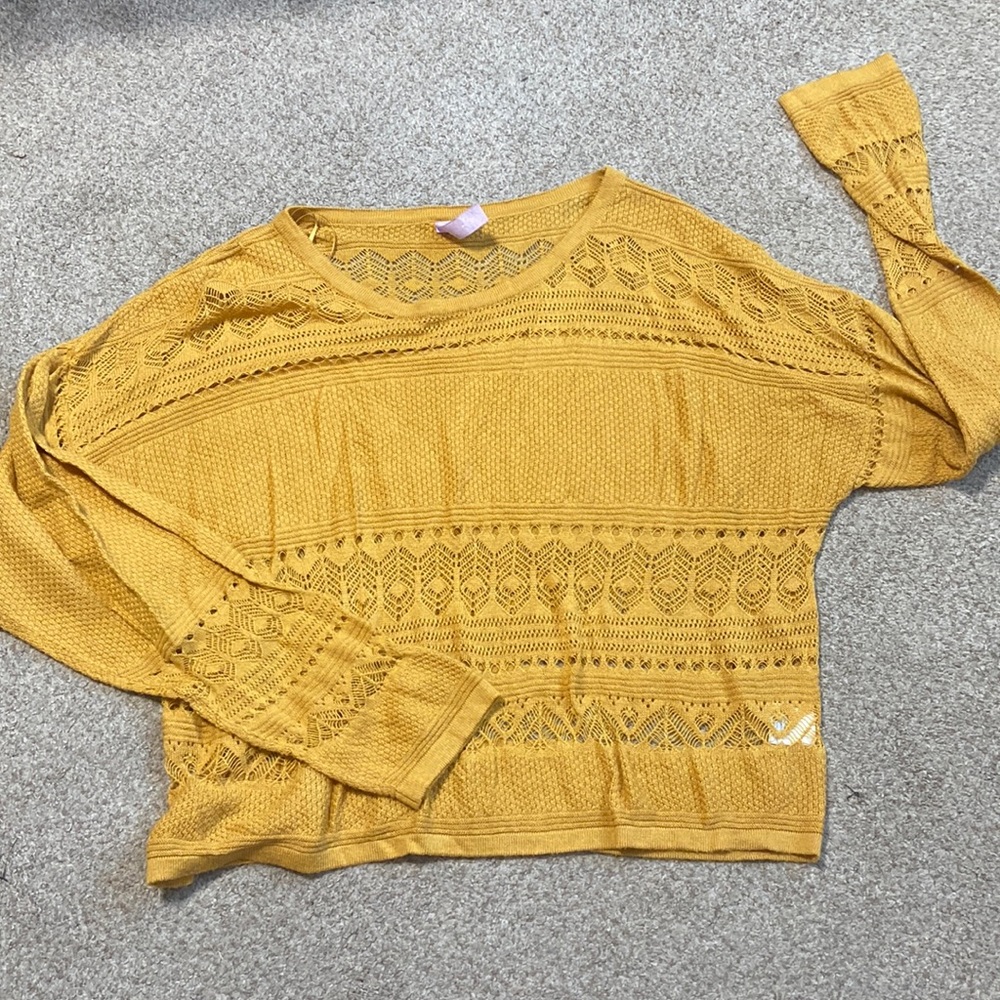☘️❄️🧶🎃 Gold lace sweater
